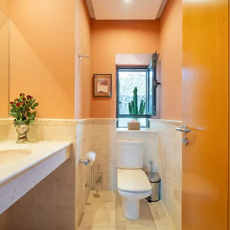 Villa Costa Roja Con Vistas Al Mar, Piscinas, Jacuzzi, Mini Golf Y Pádel En Montaña Roja Playa Blanca (Lanzarote)