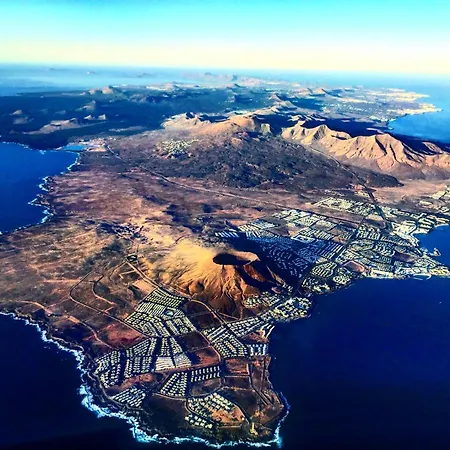 Villa Costa Roja Con Vistas Al Mar, Piscinas, Jacuzzi, Mini Golf Y Padel En Montana Roja Playa Blanca