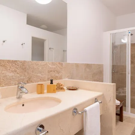 Costa Roja Con Vistas Al Mar, Piscinas, Jacuzzi, Mini Golf Y Padel En Montana Roja Villa Playa Blanca