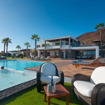 Villa Costa Roja Con Vistas Al Mar, Piscinas, Jacuzzi, Mini Golf Y Padel En Montana Roja