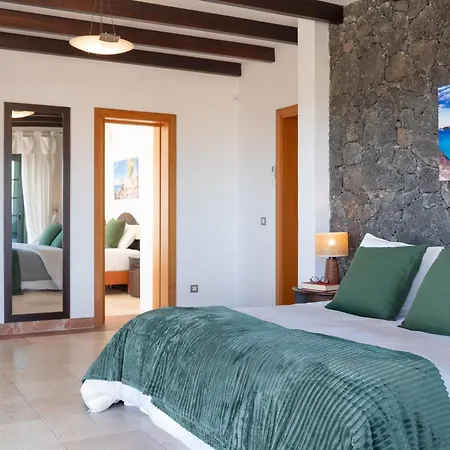 Costa Roja Con Vistas Al Mar, Piscinas, Jacuzzi, Mini Golf Y Padel En Montana Roja Villa Playa Blanca