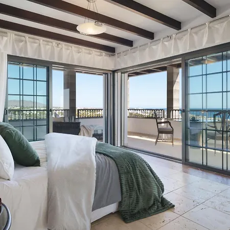 Villa Costa Roja Con Vistas Al Mar, Piscinas, Jacuzzi, Mini Golf Y Padel En Montana Roja Playa Blanca