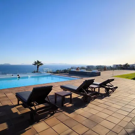 Villa Costa Roja Con Vistas Al Mar, Piscinas, Jacuzzi, Mini Golf Y Padel En Montana Roja *