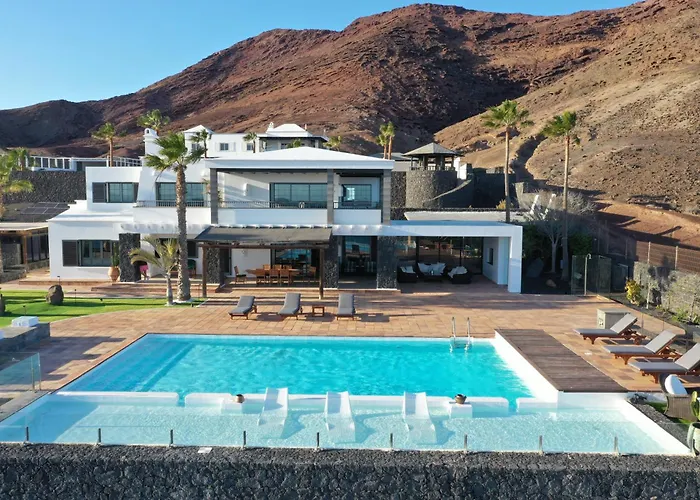 Costa Roja Con Vistas Al Mar, Piscinas, Jacuzzi, Mini Golf Y Padel En Montana Roja Playa Blanca