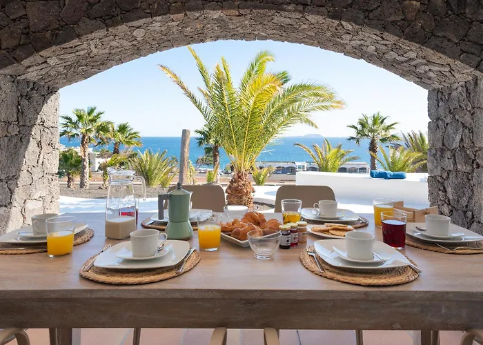 Costa Roja Con Vistas Al Mar, Piscinas, Jacuzzi, Mini Golf Y Padel En Montana Roja Villa Playa Blanca