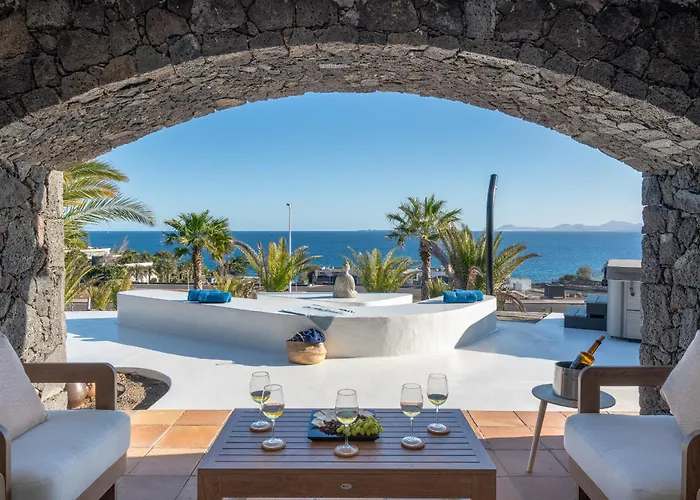 Costa Roja Con Vistas Al Mar, Piscinas, Jacuzzi, Mini Golf Y Padel En Montana Roja Playa Blanca