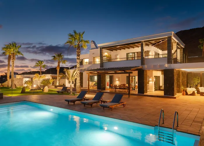 Costa Roja Con Vistas Al Mar, Piscinas, Jacuzzi, Mini Golf Y Padel En Montana Roja Villa Playa Blanca