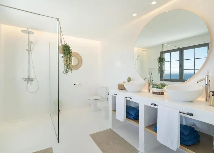 Costa Roja Con Vistas Al Mar, Piscinas, Jacuzzi, Mini Golf Y Padel En Montana Roja Playa Blanca