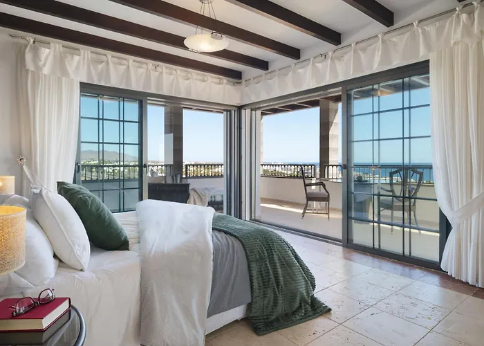 Villa Costa Roja Con Vistas Al Mar, Piscinas, Jacuzzi, Mini Golf Y Padel En Montana Roja Playa Blanca