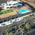 Costa Roja Con Vistas Al Mar, Piscinas, Jacuzzi, Mini Golf Y Pádel En Montaña Roja Playa Blanca (Lanzarote)