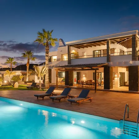 Costa Roja Con Vistas Al Mar, Piscinas, Jacuzzi, Mini Golf Y Padel En Montana Roja Villa Playa Blanca (Lanzarote)