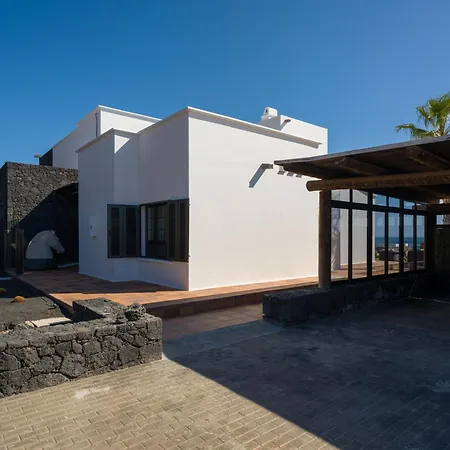 Villa Costa Roja Con Vistas Al Mar, Piscinas, Jacuzzi, Mini Golf Y Padel En Montana Roja Playa Blanca (Lanzarote)