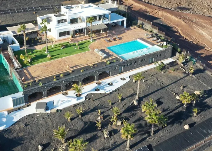 Costa Roja Con Vistas Al Mar, Piscinas, Jacuzzi, Mini Golf Y Padel En Montana Roja Playa Blanca (Lanzarote)