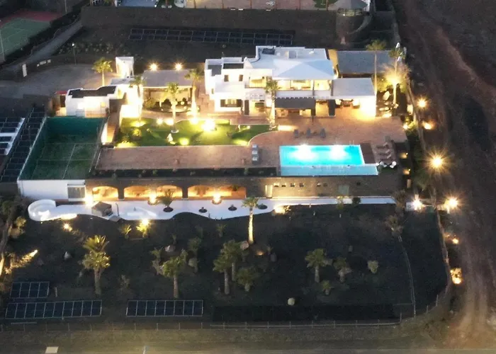 Villa Costa Roja Con Vistas Al Mar, Piscinas, Jacuzzi, Mini Golf Y Padel En Montana Roja