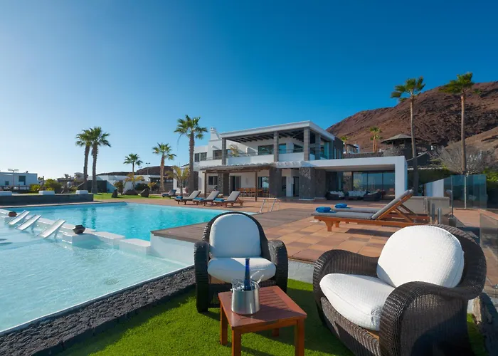 Villa Costa Roja Con Vistas Al Mar, Piscinas, Jacuzzi, Mini Golf Y Padel En Montana Roja