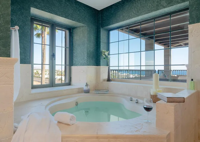 Villa Costa Roja Con Vistas Al Mar, Piscinas, Jacuzzi, Mini Golf Y Padel En Montana Roja *