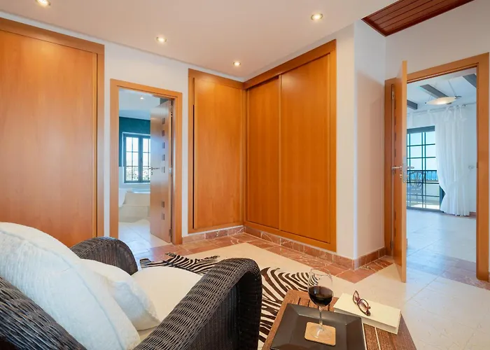 Costa Roja Con Vistas Al Mar, Piscinas, Jacuzzi, Mini Golf Y Padel En Montana Roja *